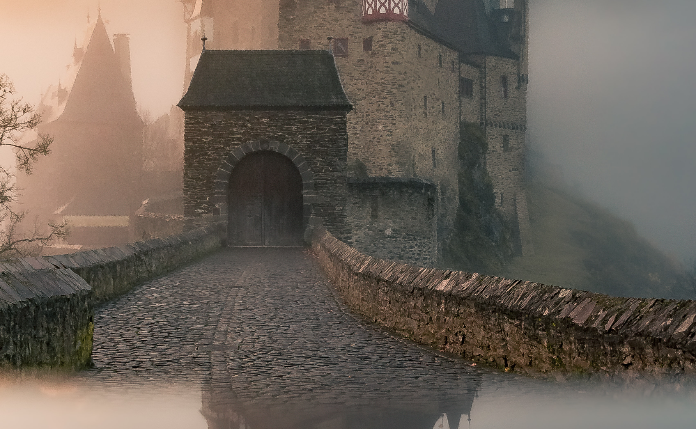 本家UnsplashサイトからDLした縦長オシロ