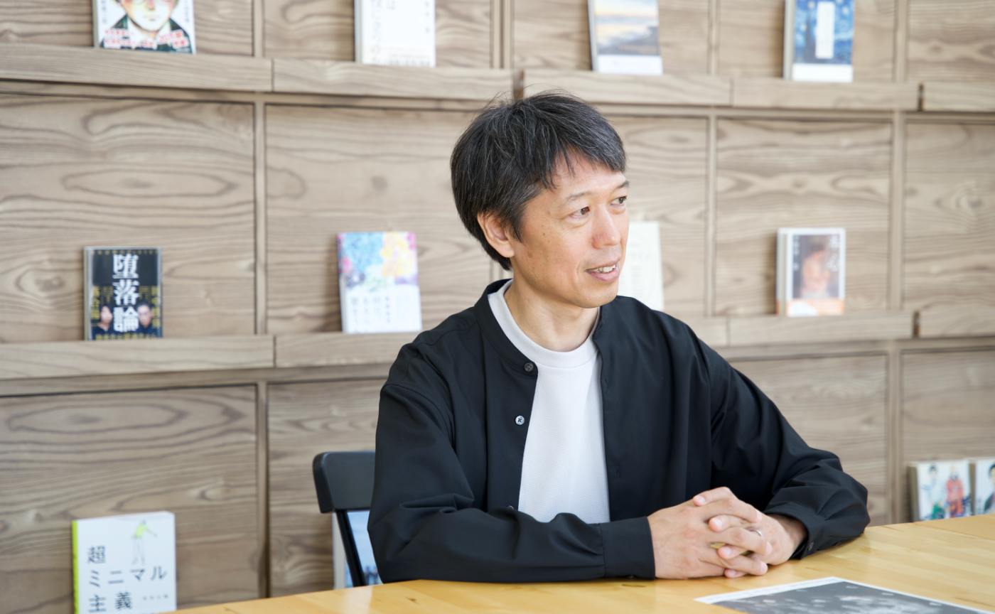「ライター・山内宏泰さんがオンラインコミュニティ「文学茶話」で拓く21世紀の「現在文学史」を紡ぐ場所」のサムネイル画像